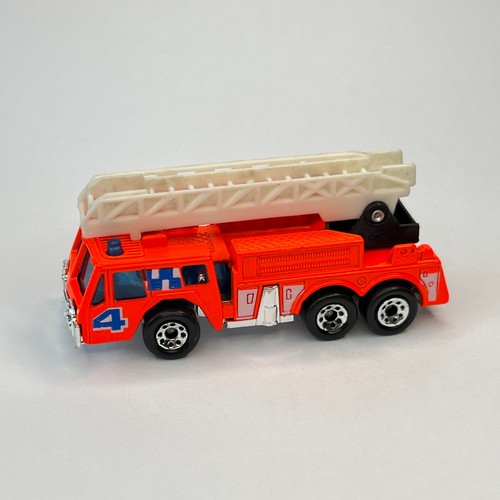 Matchbox MB 18 Oshkosh Fire Engine scala bianca corpo arancione come nuovo - Foto 2 di 7