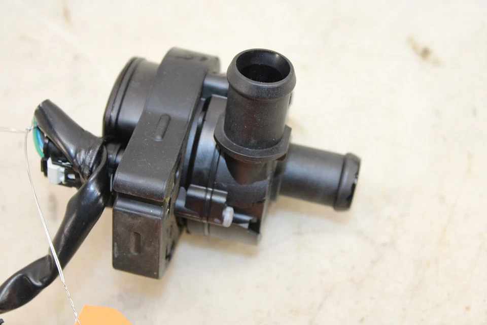 2017-2020 Fiat 124 Spider Auxiliary Coolant Pump 0392023226 OEM KY64 - Image 3 of 4