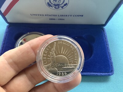 1986 ELLIS ISLAND UNITED STATES LIBERTY COIN SET OF 2 IN