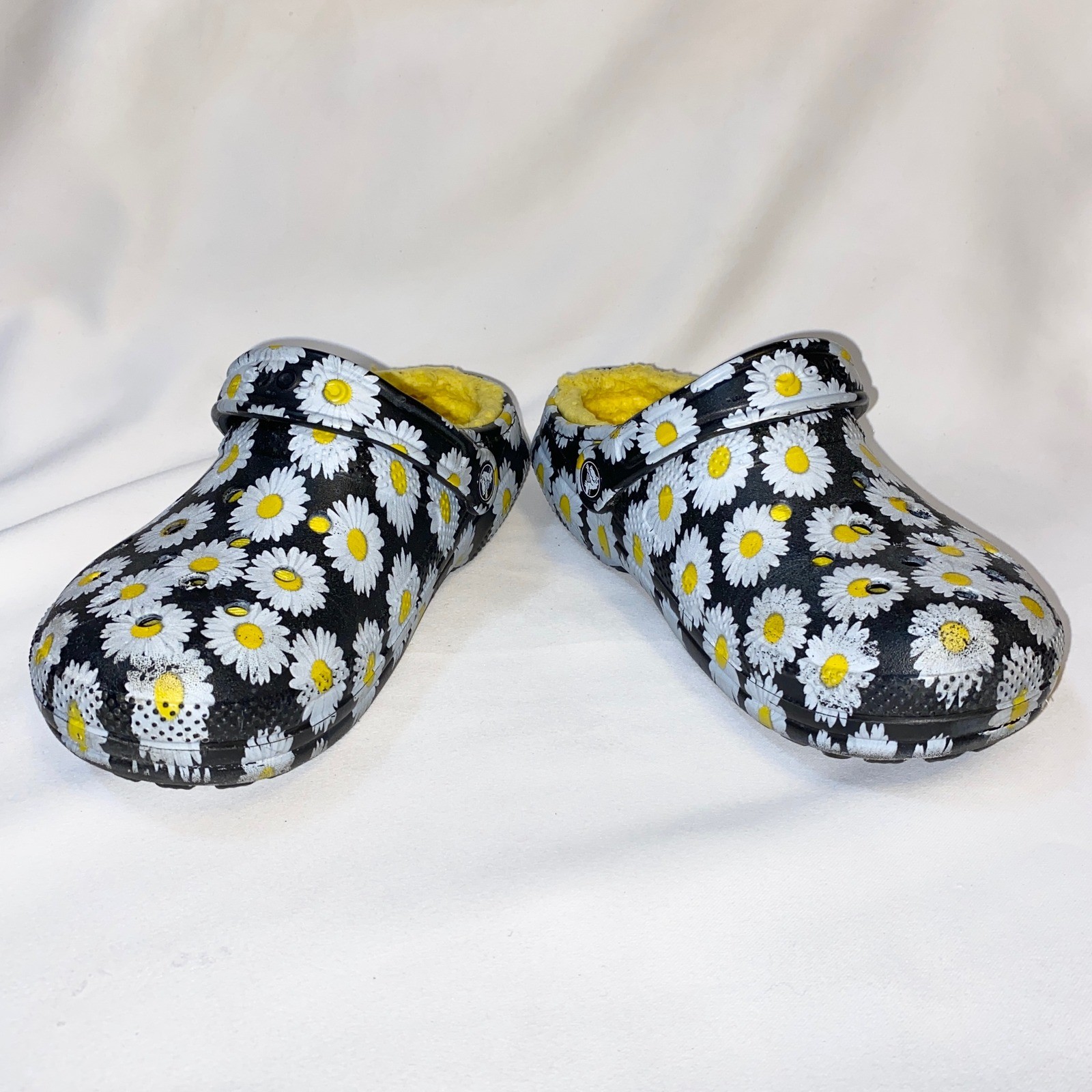 Crocs Classic Lined Clog Daisy Floral Black Yellow Fuzzy Fleece Mens 4 Womens 6 image 6