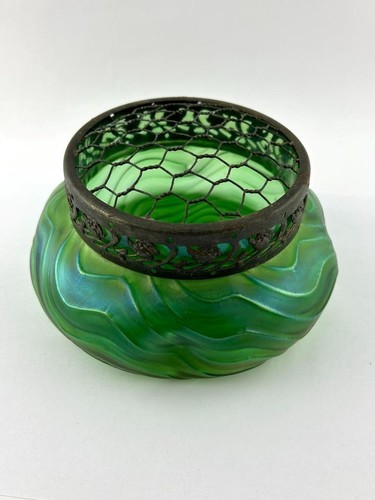 Antiguo cuenco de popurrí iridiscente verde de vidrio artístico Kralik bohemio TOPPER OXIDADO - Imagen 5 de 9