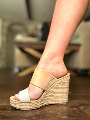 Well-loved and well-worn comfortable 4  platform heels. Broken in and ready 4 u