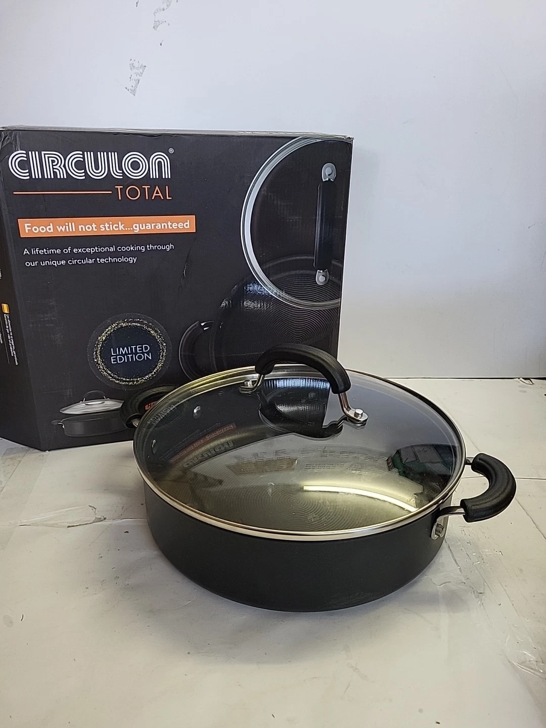Circulon Total Covered Sauteuse Durable Non Stick Cookware 4.7L REF R501