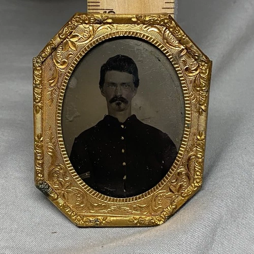 1/9 Plate Octagonal Tintype Photo 1860s Civil War Union Infantry Sergeant