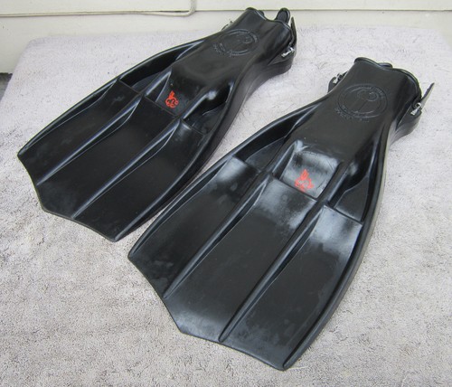 U.S. Divers Aqua Lung ROCKET FIN Diving Fins FITS ALL SIZES Scuba Snorkeling
