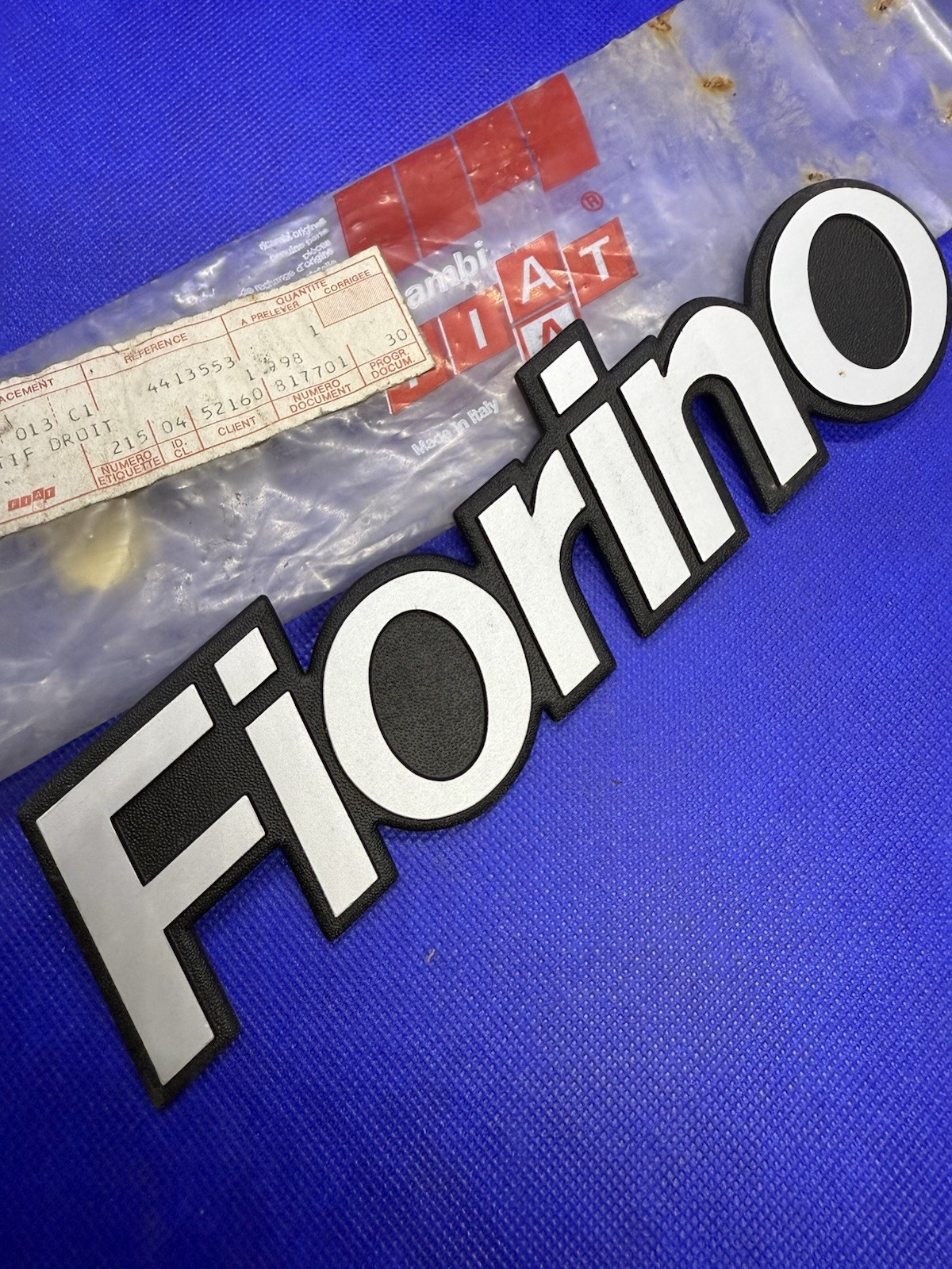 Logo FIAT FIORINO original 4413553 en aluminium neuf pour calandre avant