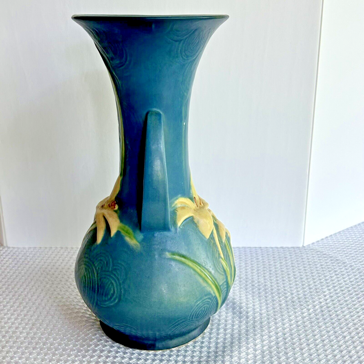 工芸品 Vintage vase from artec Chinese Cizhou Kiln Vase Porcelain Bisque Matte Sgraffito