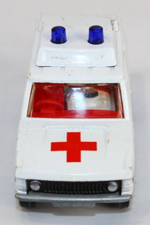 3 Corgi Toys Whizzwheels Vigilant Range Rover Ambulance Patient Stretcher - Image 3 of 4