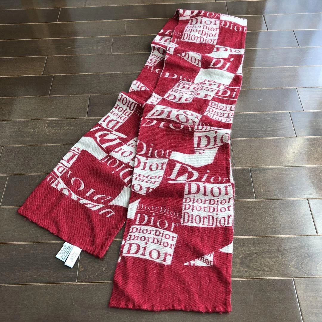 Foulard Christian Dior rouge blanc laine angora soie occasion rangement longue durée