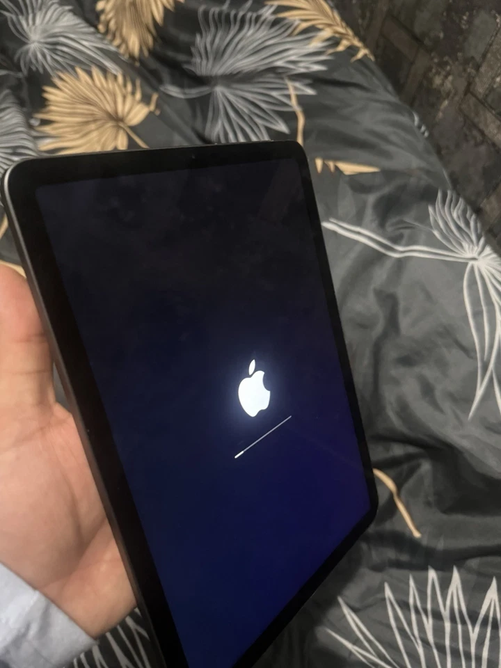 Apple iPad Air (4th generation) · 64GB · Wi-Fi, photo 3 of 5
