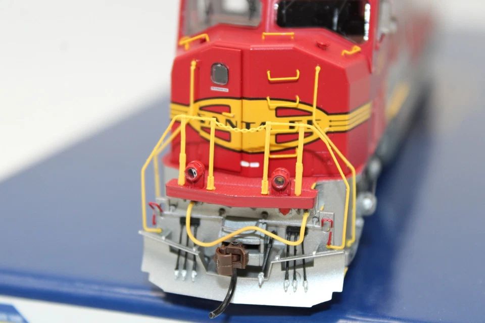 Athearn Genesis HO Scale Santa Fe EMD SD75M Diesel Locomotive #240 NOS DCC Ready - Image 3 of 4