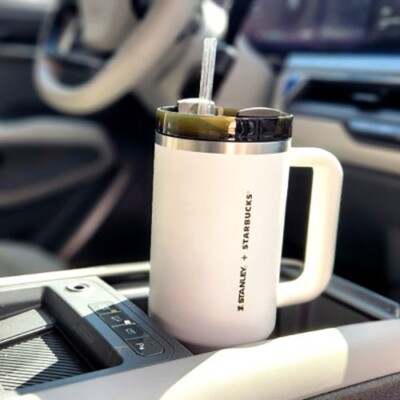 STARBUCKS Korea 2024 White Stanley Quencher Handle Tumbler 40oz