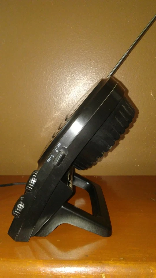 HoMedics SS-400B Natural Sounds Spa Clock Radio With 4 Soothing Sound Options - Image 3 of 4