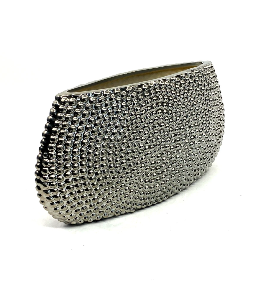 Jarrón decorativo de cerámica Urban Trends elíptico plateado cromado acabado Hobnail Foto 4 de 4
