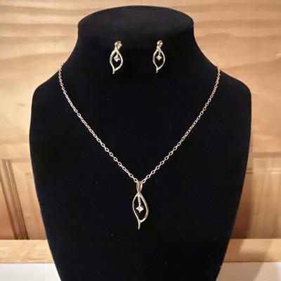 Goldtone Necklace with Matching Earrings Diamond Stone Unsure If Real