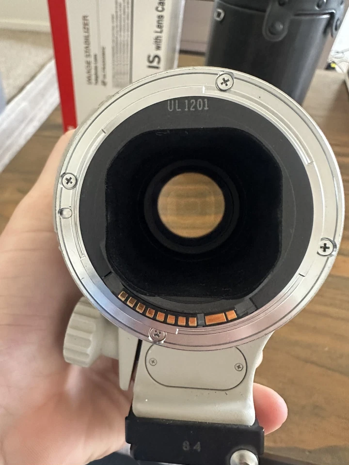Canon 300mm f/4L IS USM – Excellent Telephoto Lens – Works Perfectly – Fast Ship - Image 3 of 4