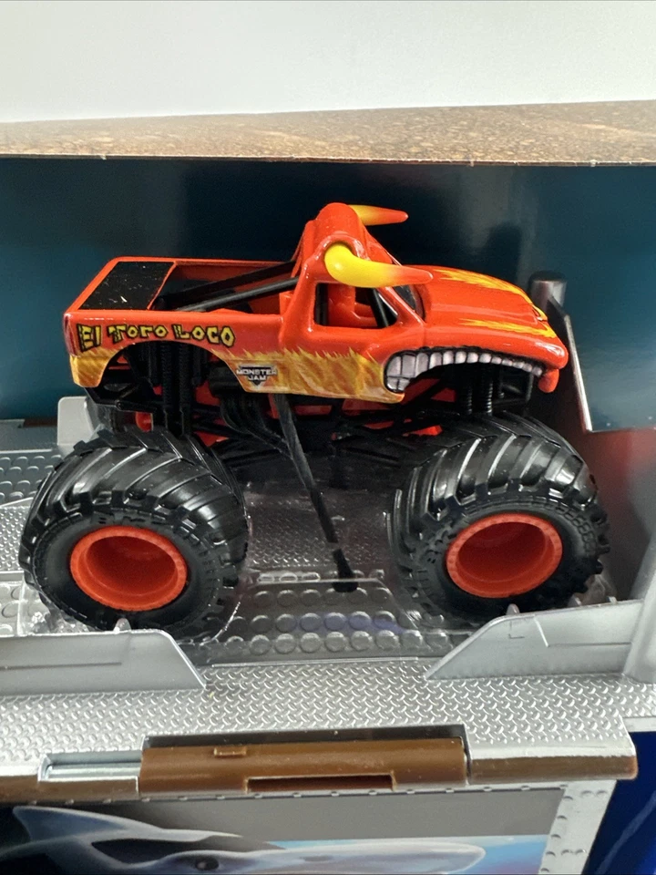 Monster Jam 2in1 Transforming Hauler Playset W/Exclusive EL Toro Loco 1:64 Truck - Image 4 of 4