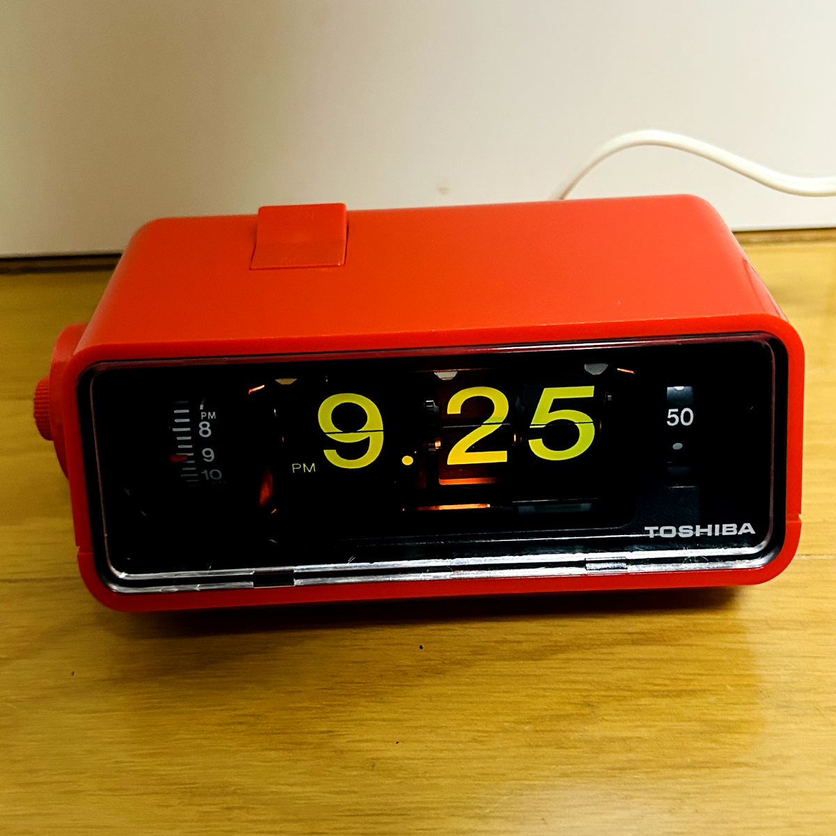 VINTAGE TOSHIBA TCM-953 Red Flip Clock Age Showa retro Working