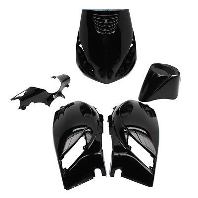 Kit carenages Piaggio Zip noir pour circuler en ville avec un scooter au look sobre