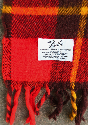 Coperta Faribo rossa a quadri lana 52x54 con frange Faribault lanificio USA - Foto 5 di 5