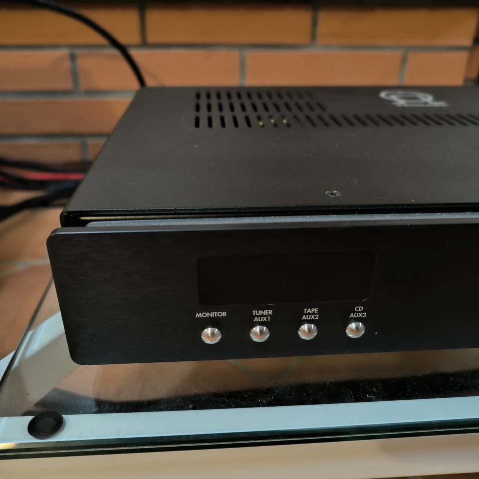 amplificatore integrato Primare A10 + Telecomando C22 - Condizioni Impeccabili - Immagine 2 di 4