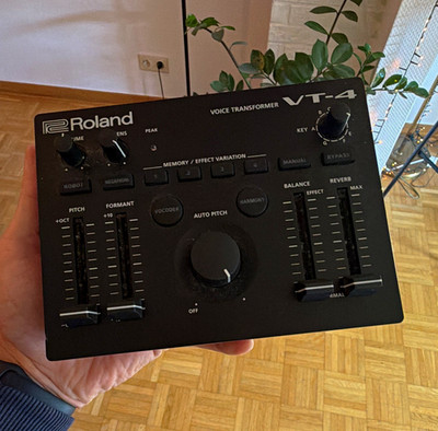 Roland VT-4 Voice Transformer Tischgerät Vocoder Auto Pitch Reverb Schwarz