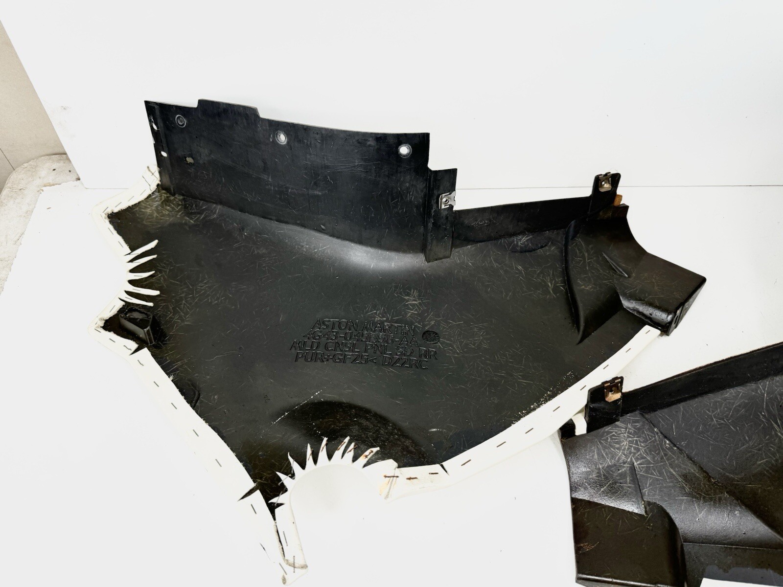 ✅ 2005 - 2016 Aston Martin DB9 Rear Seat Panel Cover Leather Quarter Middle OEM