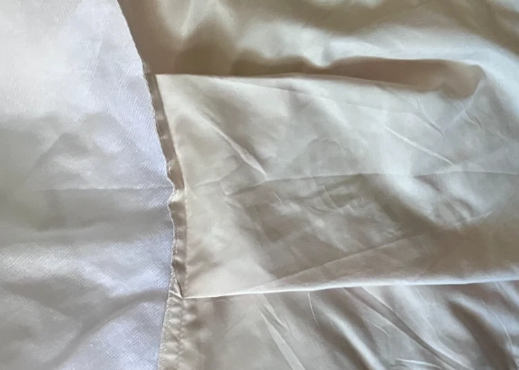 Cama de lujo Skjrt con volantes antipolvo plisados de 3 pulgadas Foto 2 de 3