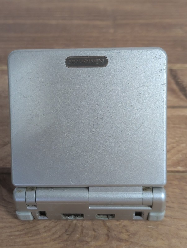Silver Gameboy Advance Sp - Silver - Doesn't Charge - Spares & Repairs