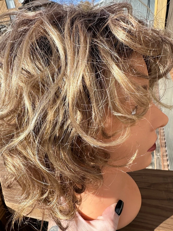 Peluca rizada Pixie Blonde Ombré Foto 4 de 4