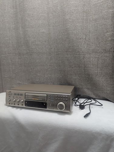 jvc karaoke avec 90 cd's approx 1000 chansons 2 x