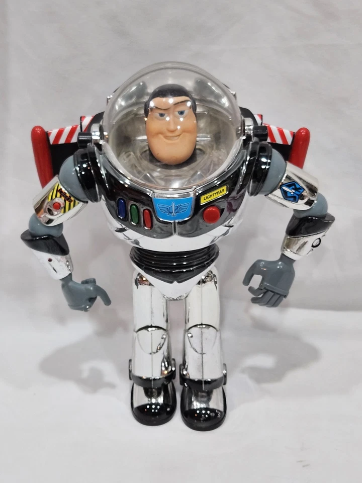 Figura de acción cromada Intergalactic Buzz Lightyear de Disney Toy Story Talking Light Foto 3 de 4
