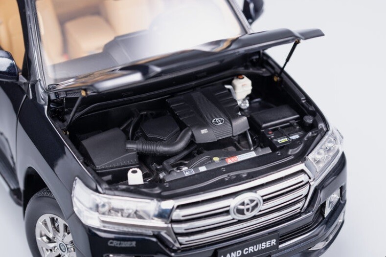 1/18 Toyota Land Cruiser SUV 2020 Black Diecast Model Car by NZG