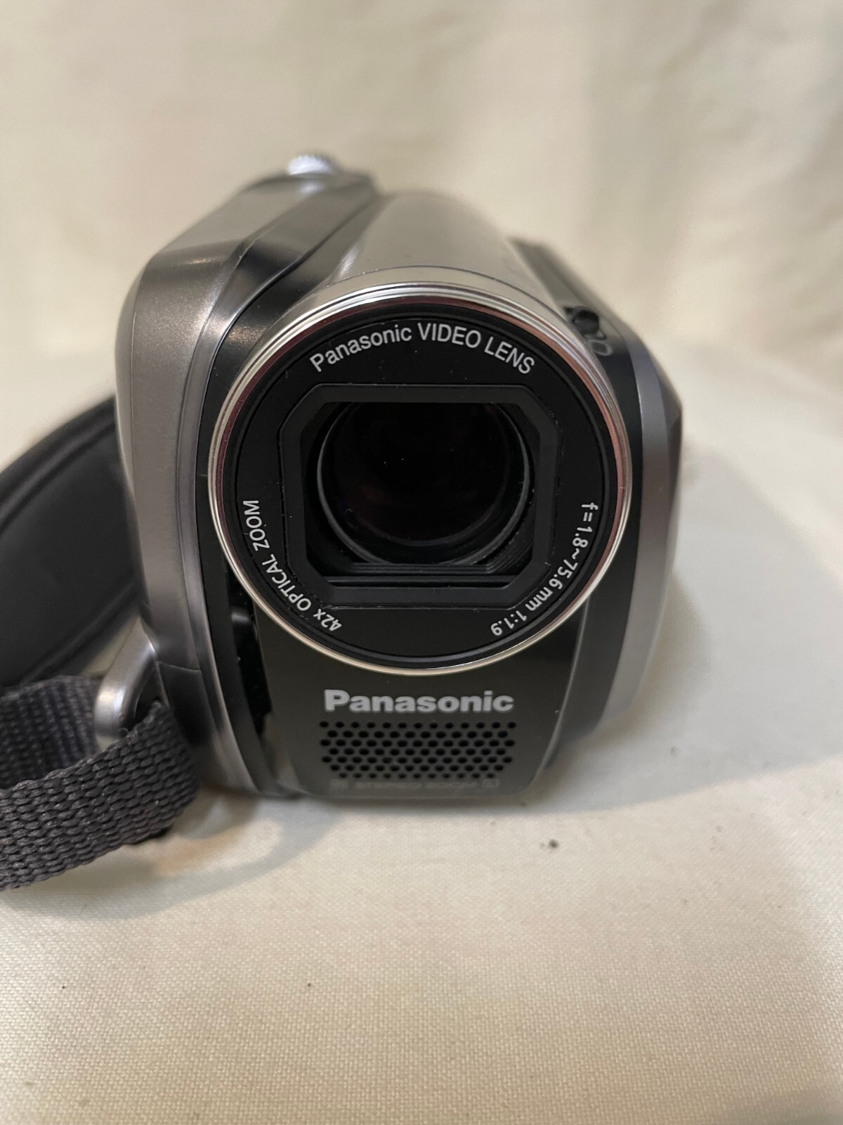 Videocamera Panasonic SDRH40 Silber, 42x Optical Zoom, 40GB HDD, SD