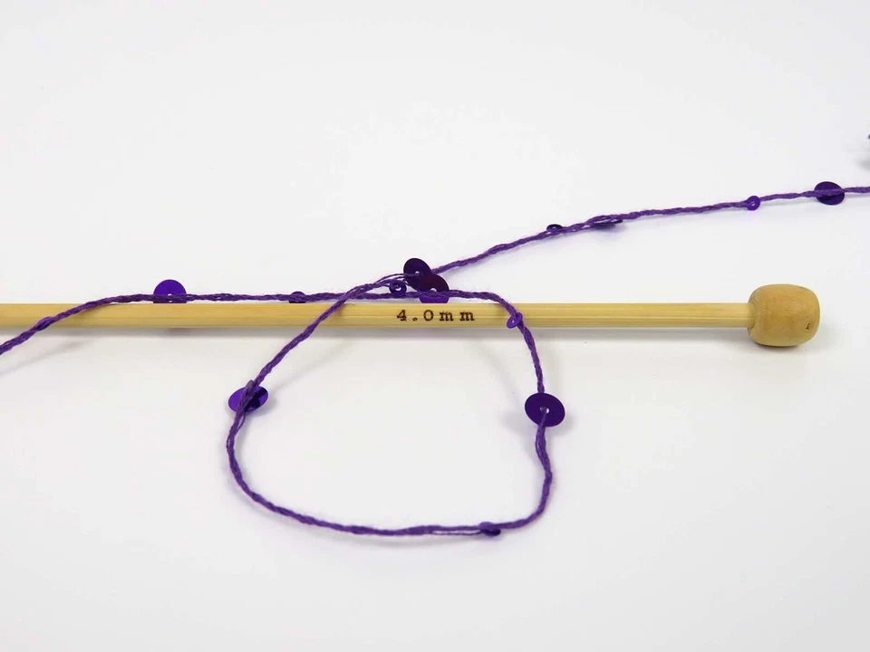 Lentejuelas de algodón púrpura 81561 hilos de hielo 50 gr 125 yardas DK lentejuelas grandes y pequeñas Foto 2 de 4