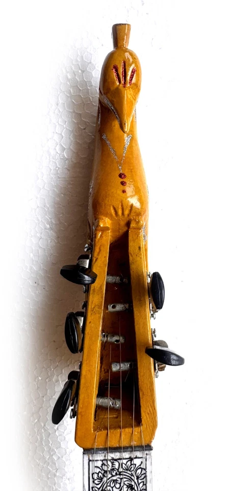 Instrumento musical folclórico Dotara de 5 cuerdas de Bengala Foto 3 de 4