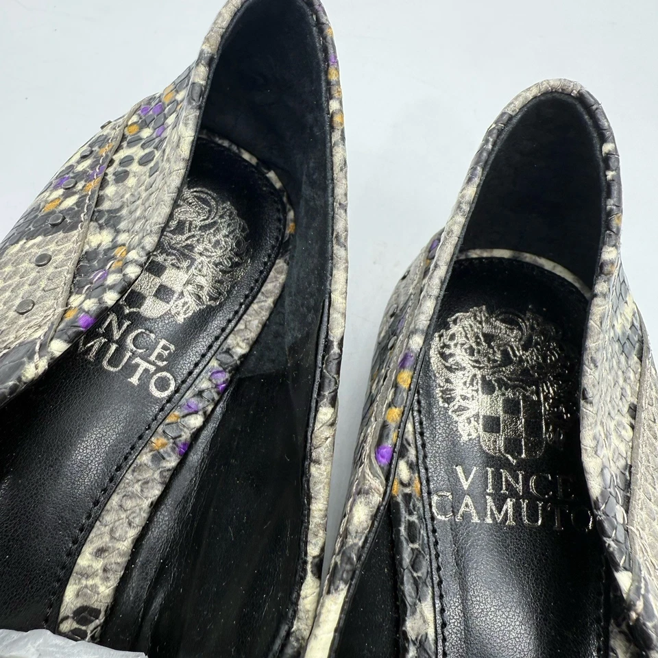 Mocassim Vince Camuto Jendeya couro cinza píton cobra em relevo tamanho 7.5 - Imagem 3 de 4