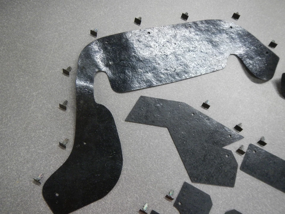 63 64 Buick Wildcat Electra LeSabre Sellos de brazo A y delantal de guardabarros auxiliar con clips Foto 2 de 4