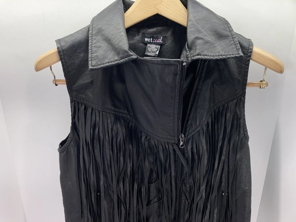 Chaleco vegano de imitación de cuero Wet Seal para mujer grande negro cremallera completa flecos sin mangas Foto 2 de 4