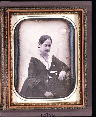 Photo:Portrait of an unidentified woman with two parts in her hair,1845