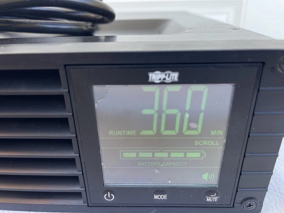 SMART1000RMXL2U TRIPPLITE 1000VA 900WAVR 120V 8OUT LCD USB DB9 2URM EXTENDED - Image 3 of 4