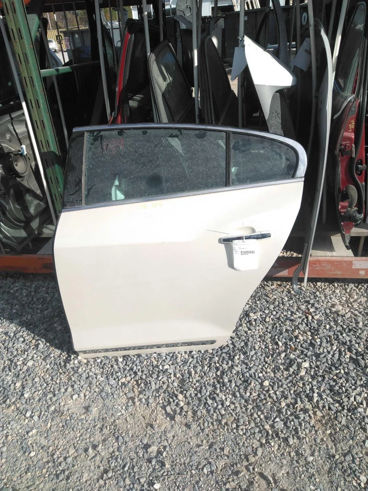 Used Rear Left Door Assembly Rear Side fits: 2013 Buick Lacrosse Rear Left Grade Foto 2 de 4