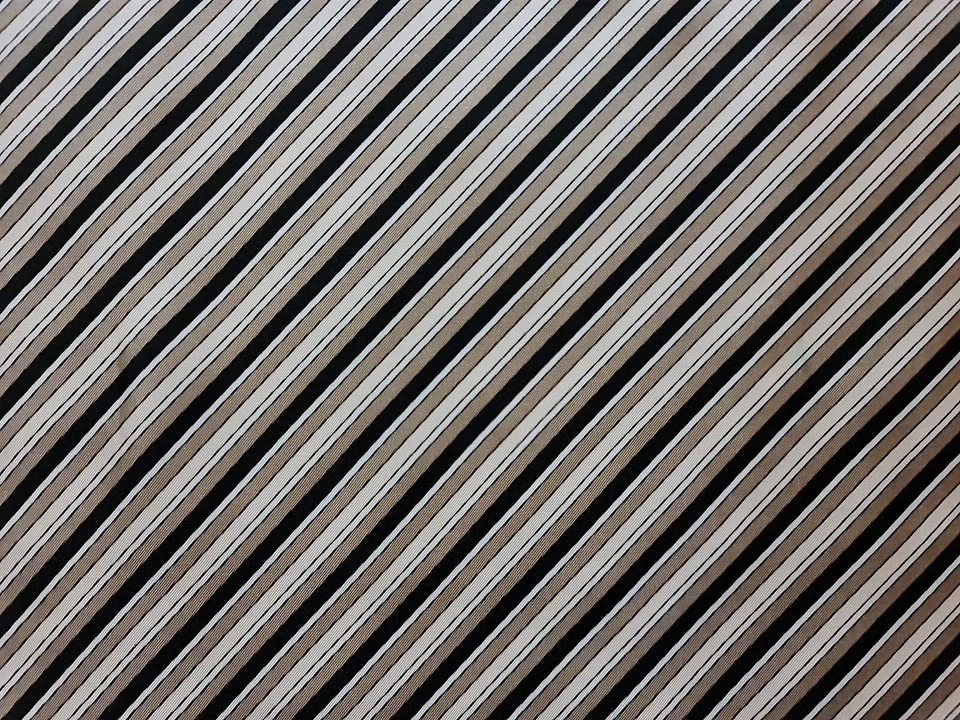 BUFANDA VINTAGE AUTÉNTICA PIERRE BALMAIN PARÍS LOGO RAYAS ARTE SEDA 31" CUADRADA Foto 2 de 4