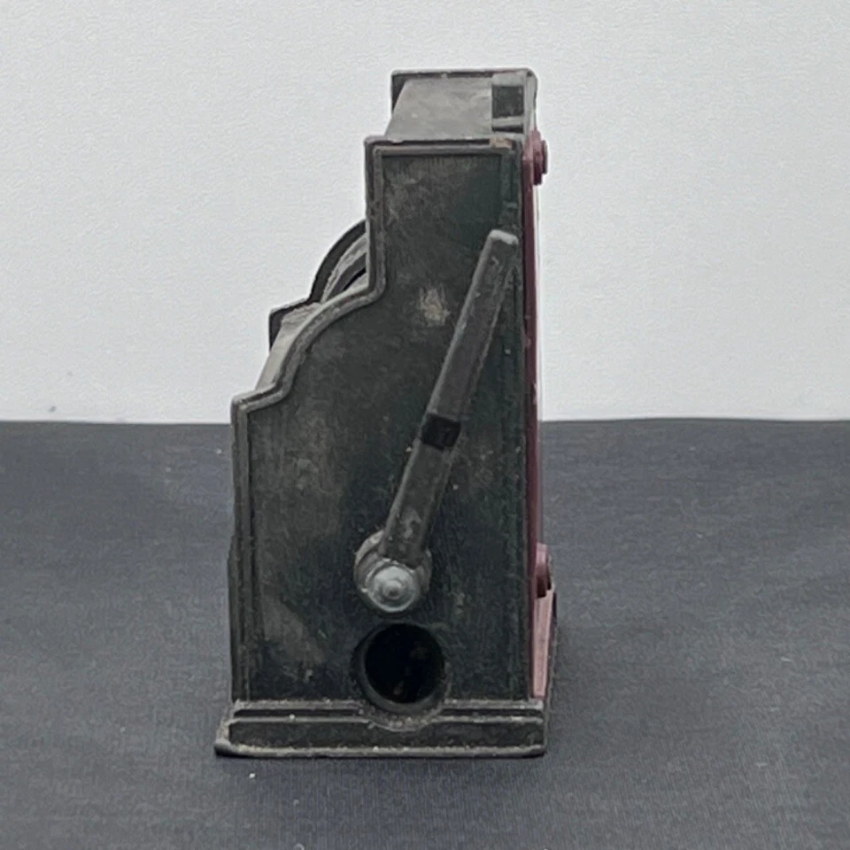 Sacapuntas máquina tragamonedas Golden Eagle vintage metal fundido a presión Hong Kong Foto 2 de 4