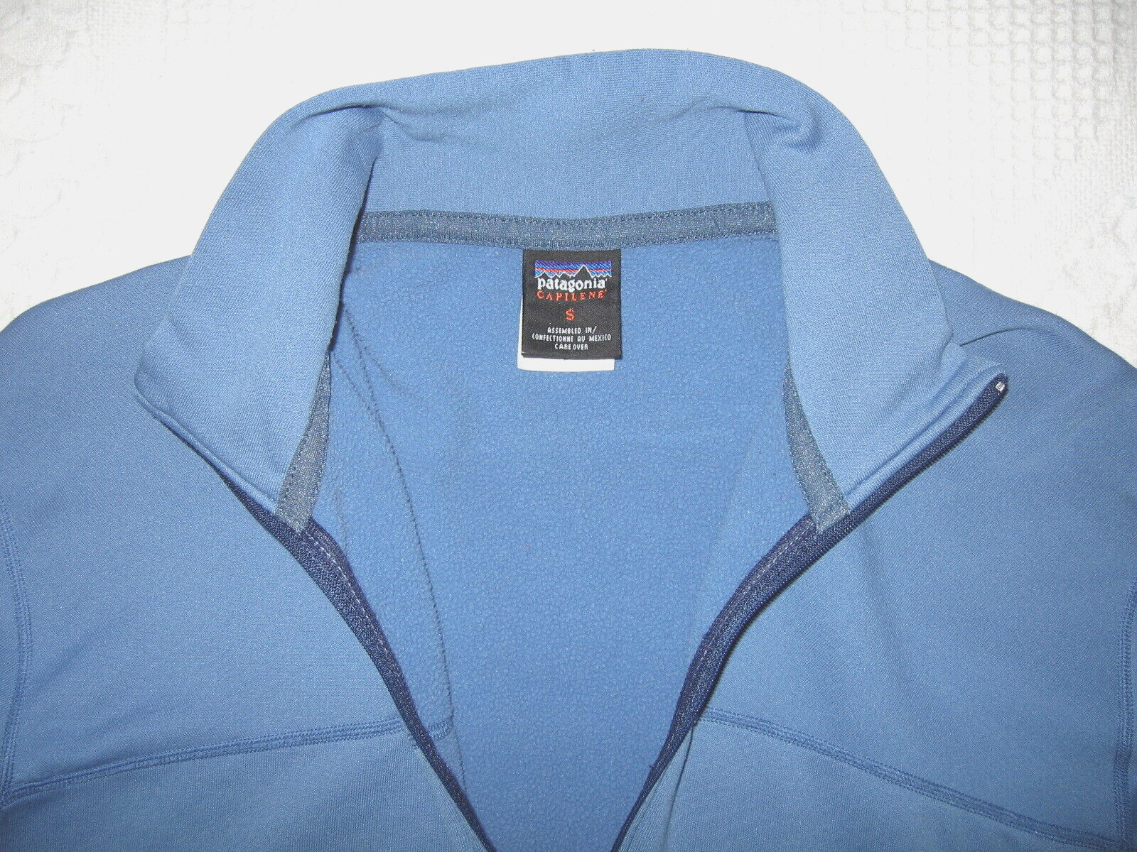 PATAGONIA CAPILENE ZIP NECK BASE LAYER MENS SZ S BLUE POLY BLEND EUC WITH DEFECT