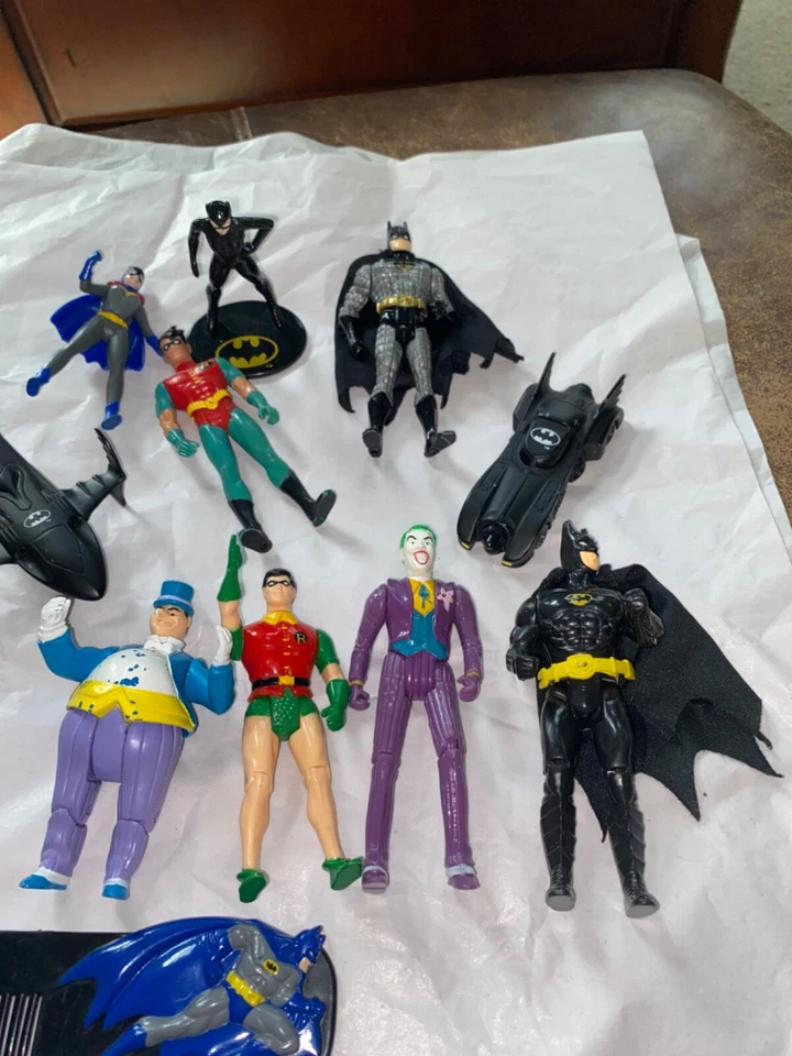 LOTE DE FIGURAS BATMAN KENNER DC y BATMÓVILES ERTL AÑOS 80 Y 90 Foto 3 de 4