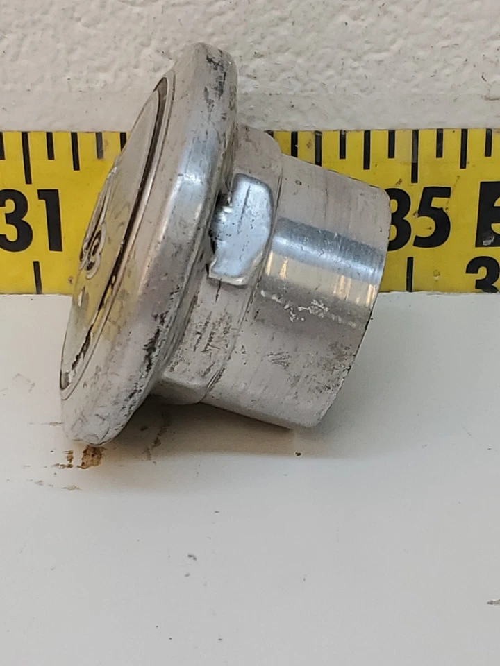 Tapa de grasa central de buje roscado Desoto de la era de latón de la década de 1920 (896) O Foto 3 de 4