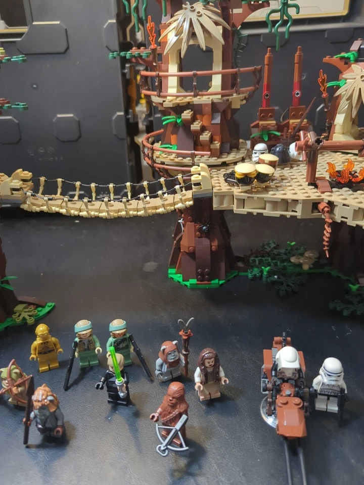 LEGO Star Wars: Ewok Village (10236) Usado *Marrón Frágil** Ver Nota Foto 3 de 4