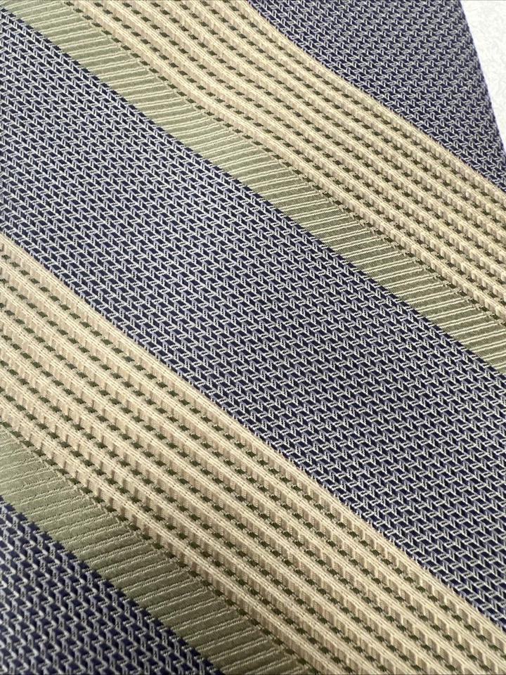 Corbata de cuello de seda a rayas gris y beige Joseph Abboud para hombre $98 Foto 3 de 4