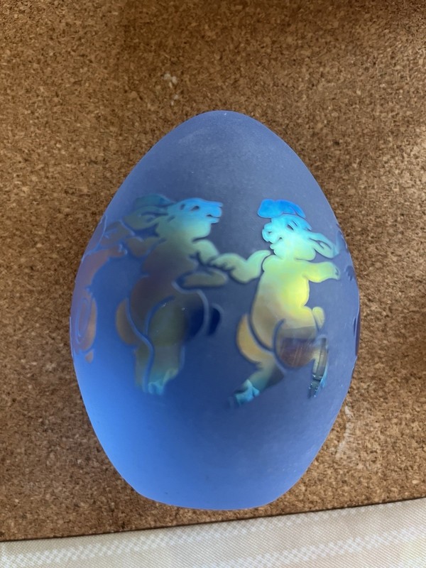 Vintage Arthur Court Frosted Blue Egg With Dancing Bunnies And Stand 1996